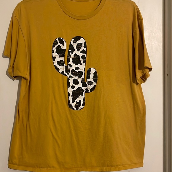 Tops - Womens cow print catus XL